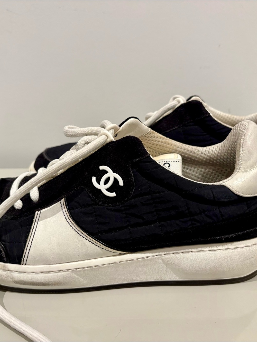 CHANEL Black and White Quilted Low-Top Sneakers - Picture 5 of 12